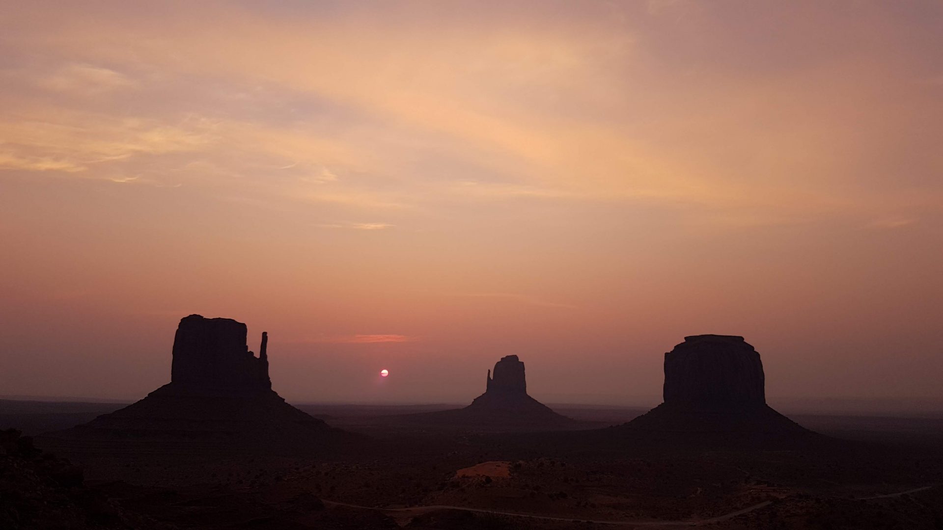 Lever de soleil sur Monument Valley