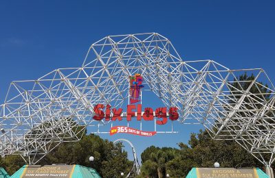 Attractions et montagnes russes de Six Flags Magic Mountain