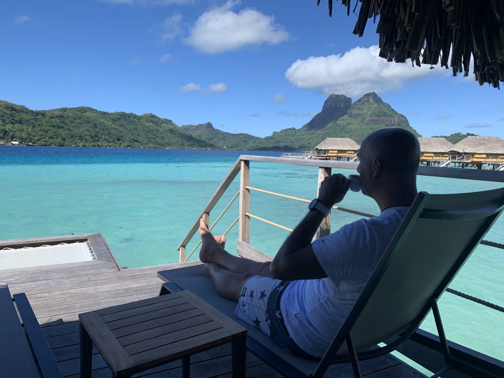 Sur la terrasse du bungalow au Bora Bora by Pearl