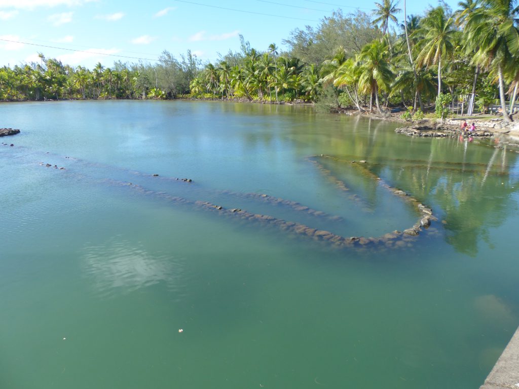 Parcs à poissons à Huahine