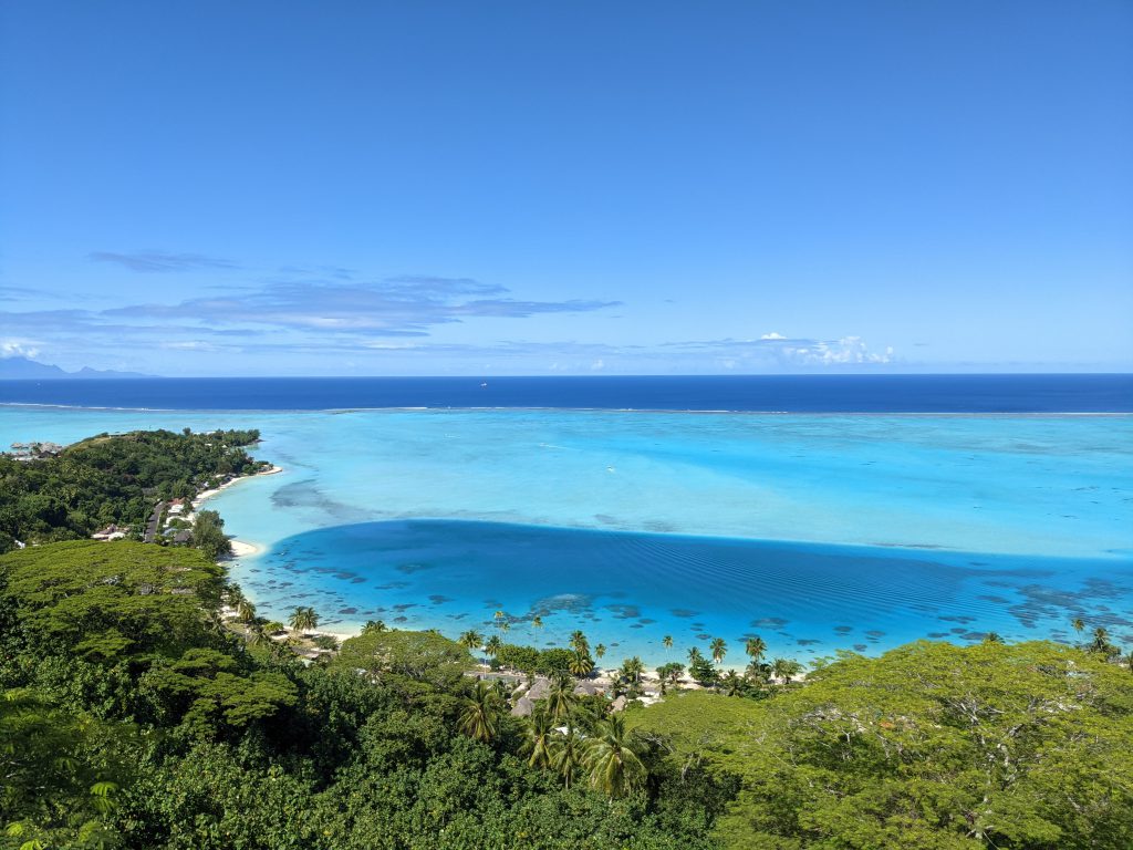 Vue sur la plage de Matira