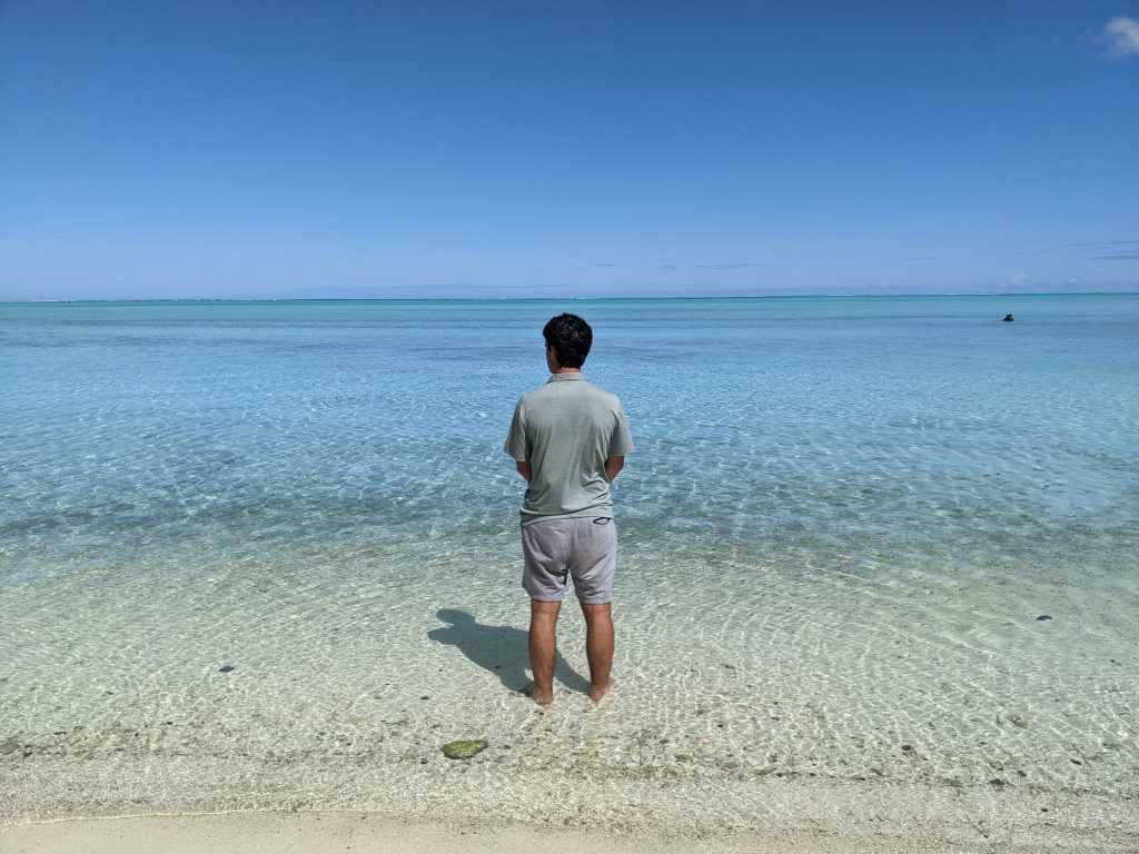 Sur la plage de Matira