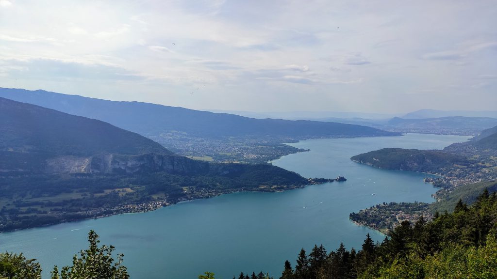 Le lac d'Annecy vu du col de la Forclaz