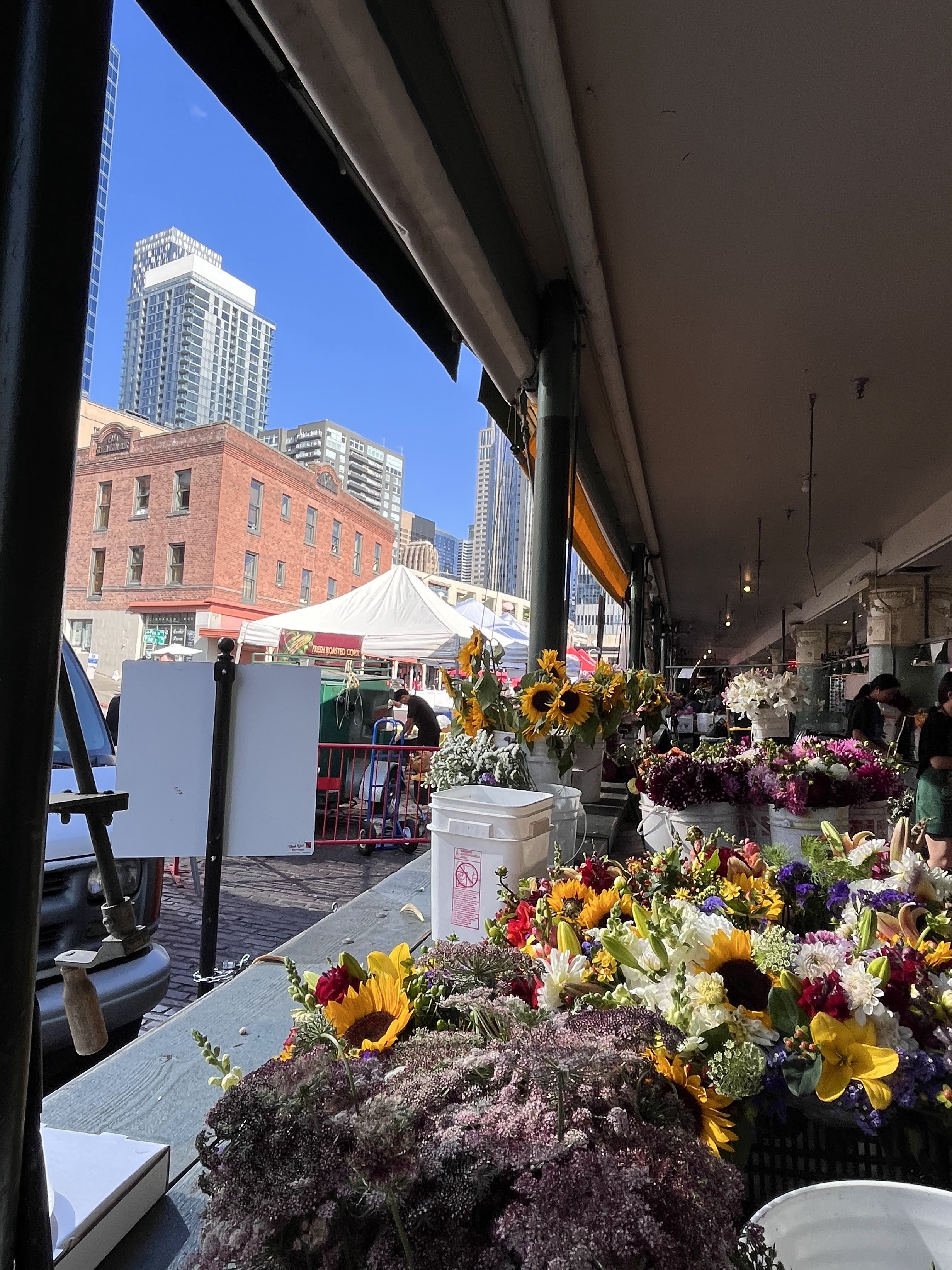 March├® aux fleurs