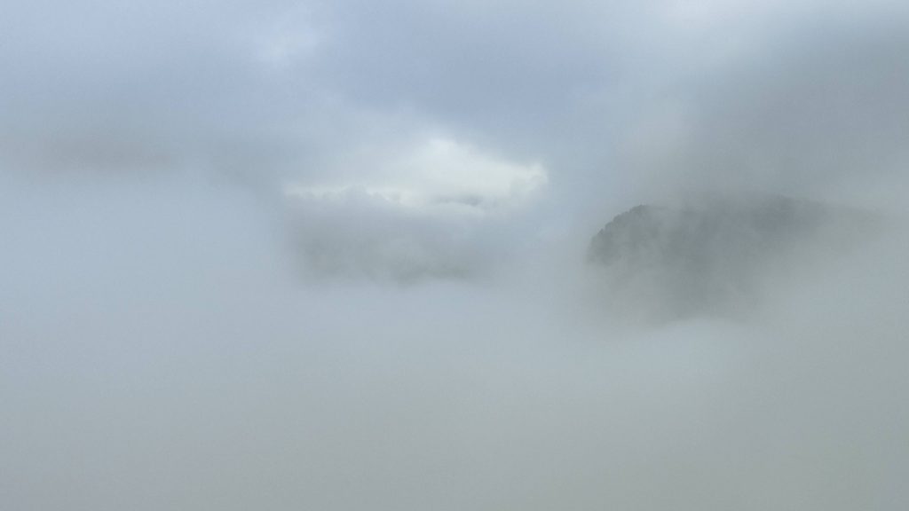 Going to the Sun Road dans les nuages