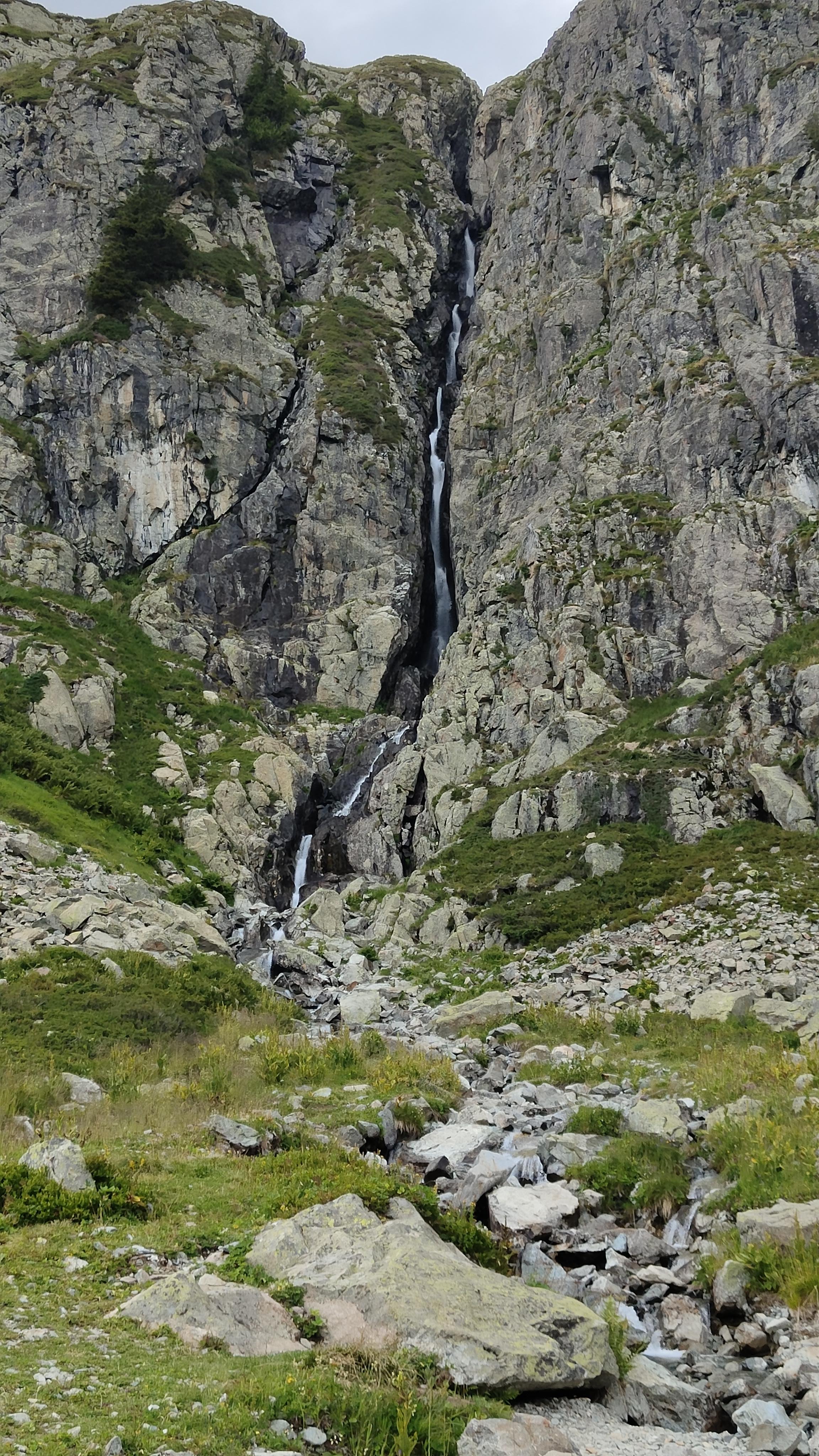 Ruisseau au retour des lacs des Chèserys