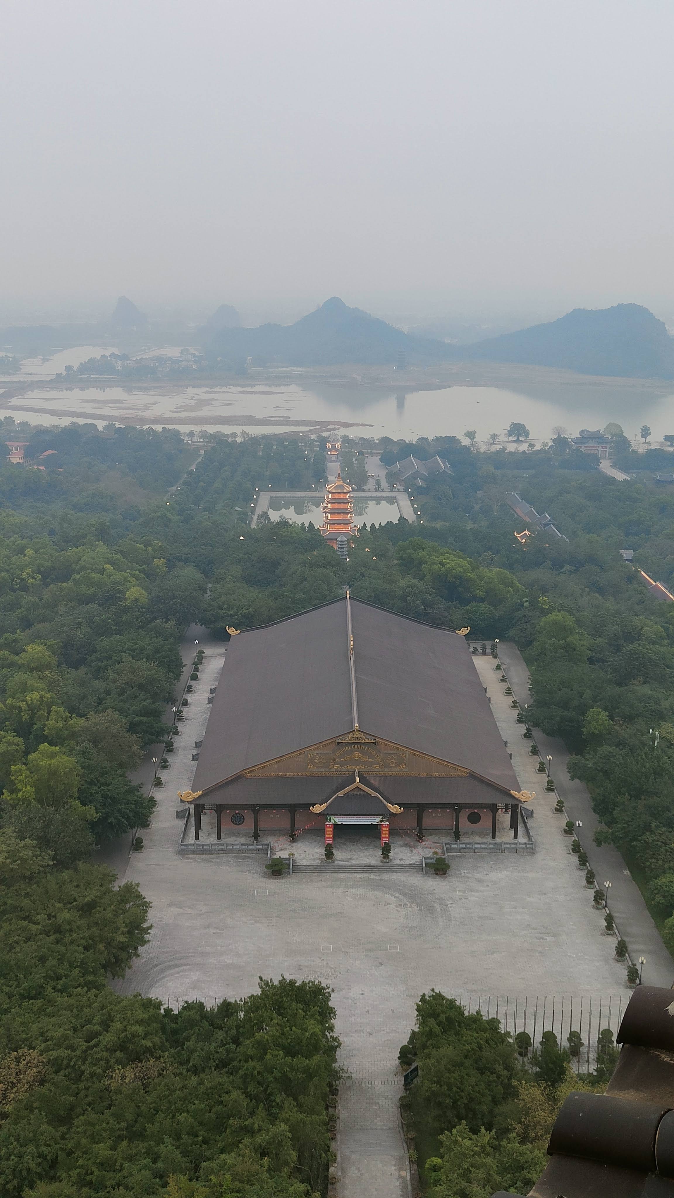 Vue depuis le stupa de la pagode de Bai Dinh